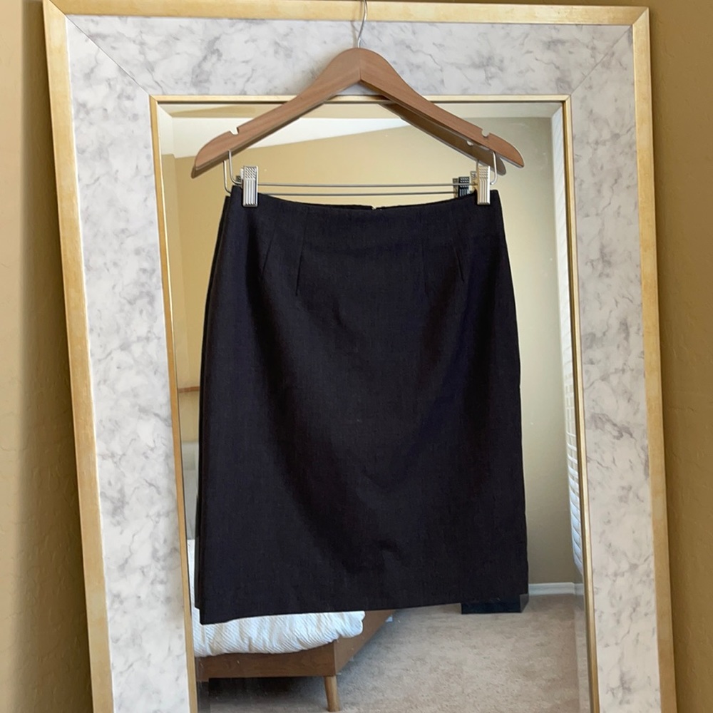 H&M grey skirt